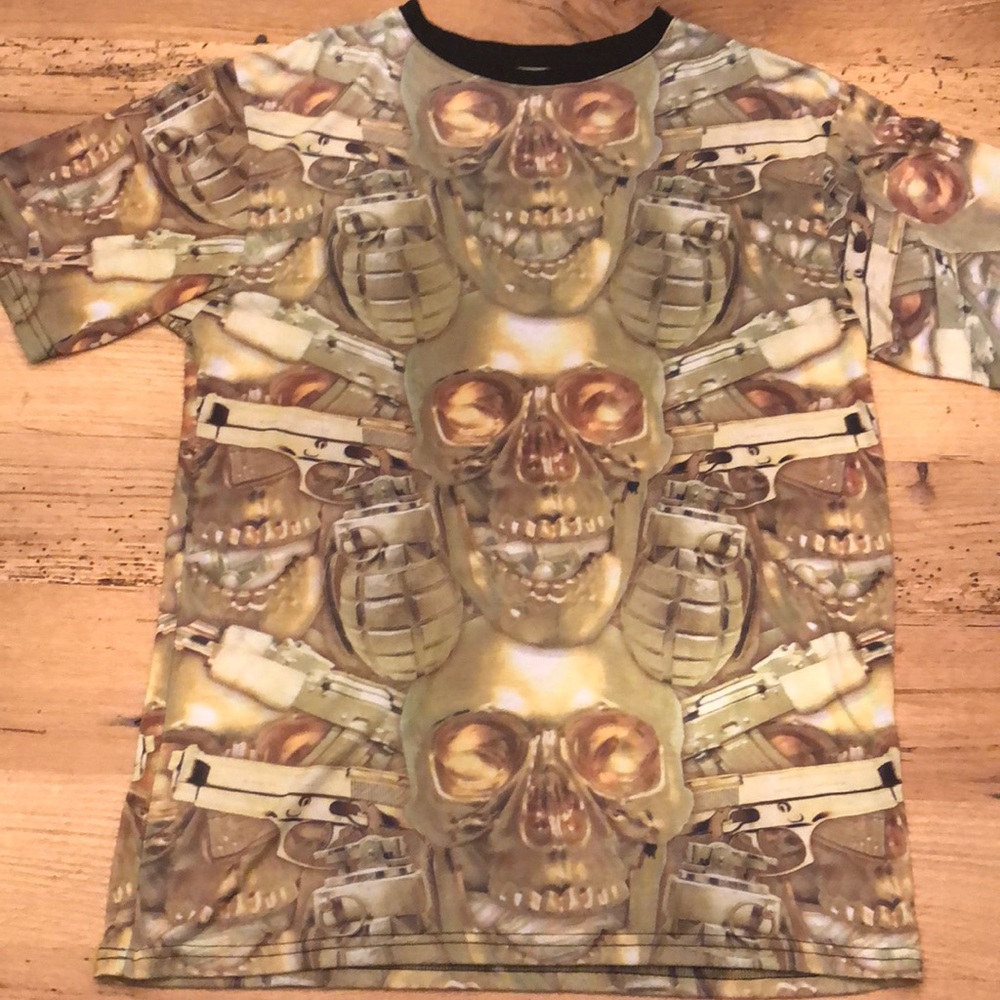 Gold Skull Graphic T-Shirt Incredible Design!